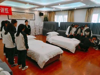 凤城大酒店圆满举办定西市洮河高级职业中学学生酒店服务流程培训